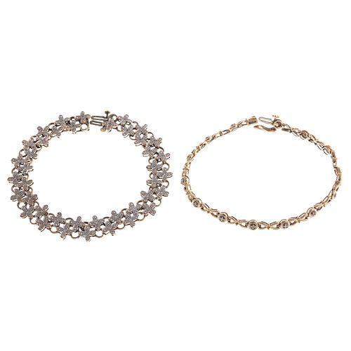 A Pair of Diamond Link Bracelets in Gold