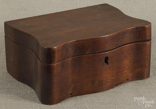 Pennsylvania mahogany serpentine dresser box, 19th c., with a mirrored lid and fitter interior
