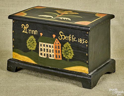 Contemporary painted pine dresser box in the style of Weber, 7'' h., 11 1/4'' w.