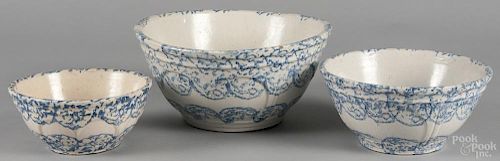 Nest of three blue spongeware bowls, 19th c., tallest - 6'', 13'' dia.