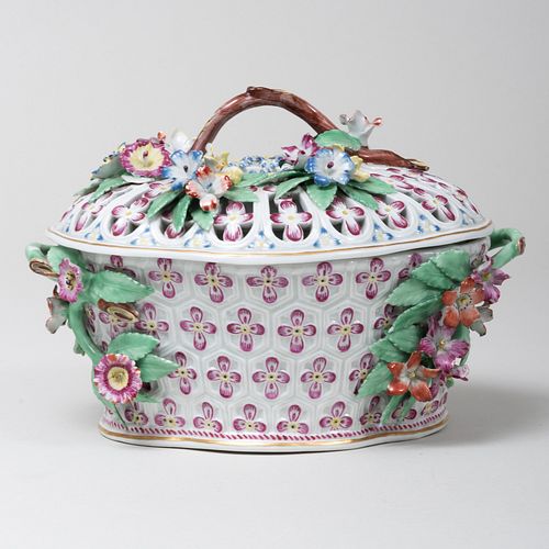 First Period Worcester Porcelain Chestnut Basket