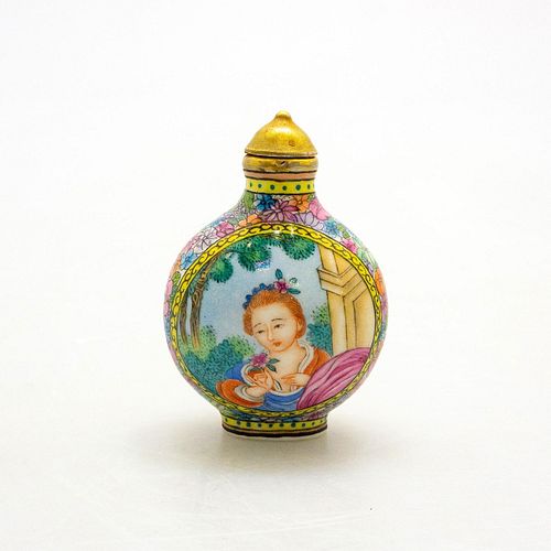 Chinese Vintage Famille Rose Snuff Bottle