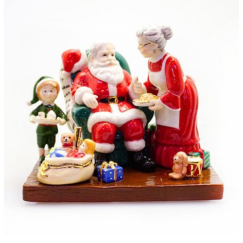 Santa Takes A Break HN5550 - Royal Doulton Figurine