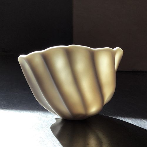 Rounded Ribbed Bowl