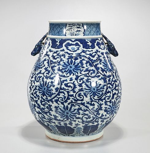 Chinese Blue and White Porcelain Zun