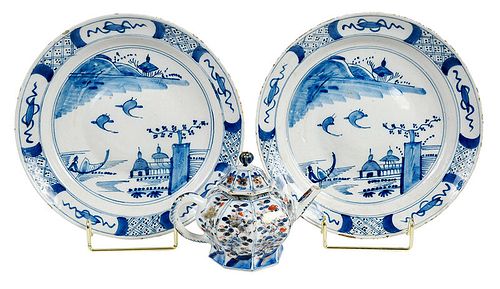 Imari Teapot and Pair of Chinese Export Plates 