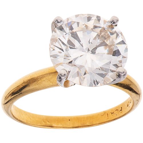 SOLITAIRE DIAMOND RING. 18K YELLOW GOLD AND PLATINUM