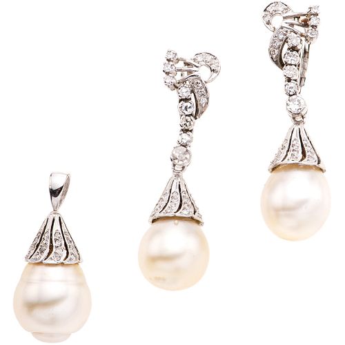 PENDANT AND EARRINGS SET WITH CULTURED PEARLS AND DIAMONDS. PALADIUM SILVER