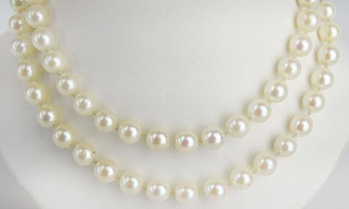 Vintage 7mm Pearl Necklace. Hand knotted. Unsigned. Good condition.