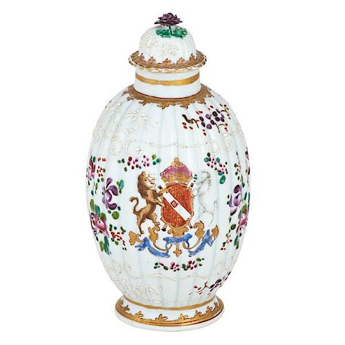 CHINESE EXPORT ARMORIAL PORCELAIN VASE