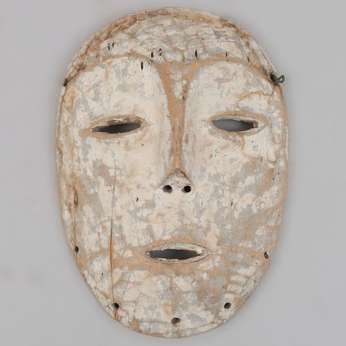 Máscara Fang. Gabón. Ca 1970. Elaborada en madera. 33 x 22 cm