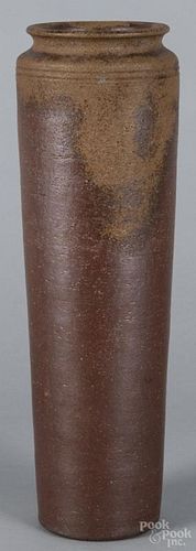 Japanese Bizen-ware tapered cylinder vase, late Meiji/Taisho period, with a stamped signature on base