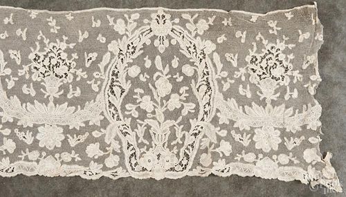 French or Flemish Point d'Angleterre lace, late 18th/early 19th c., 4.22 yards.