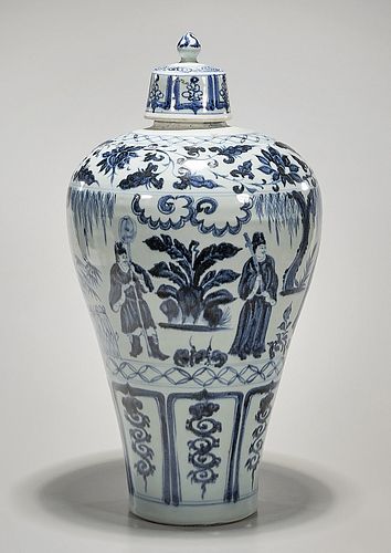 Chinese Yuan-Style Blue and White Porcelain Covered Jar
