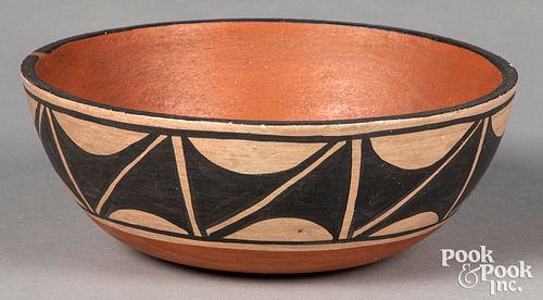 Contemporary Santo Domingo Native American Indian pottery chile bowl