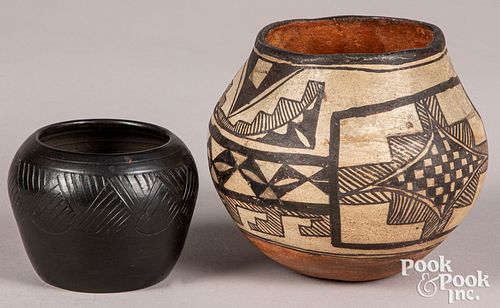 Early Acoma Indian polychrome pottery jar
