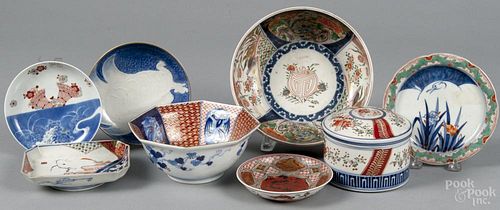 Eight pieces of Japanese Imari export porcelain.