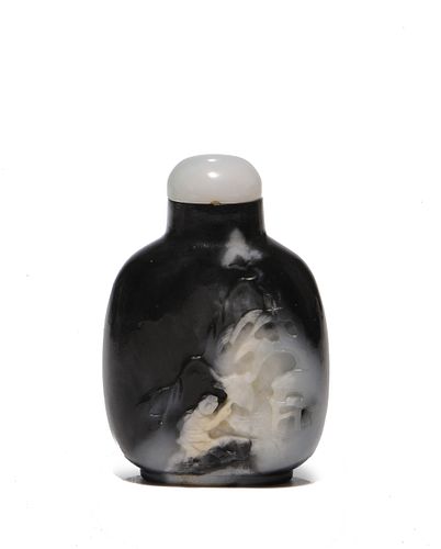 Chinese Black and White Jade Snuff Bottle, 18th Century