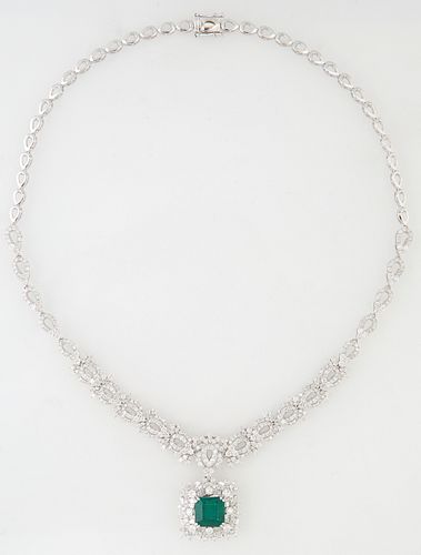 18K White Gold Link Necklace, with 32 pierced pear shaped links transitioning to 10 diamond mounted pear shaped links and 11 larger pierced diamond mo