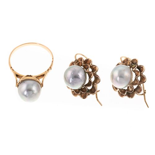 An 18K Yellow Gold Pearl Ring & Earrings