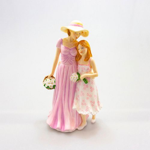 Mothers Day Hn5589 2013 - Figure Of The Year - Royal Doulton Figurine