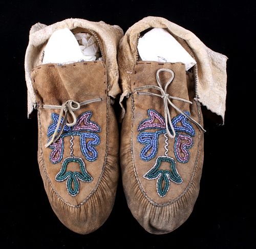 Santee Sioux Beaded Moccasins c. 1930-1940
