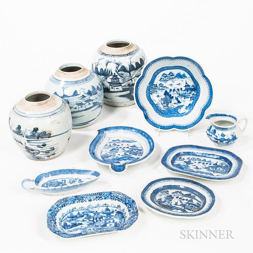Group of Chinese Export Porcelain, 19th century, including a Canton bowl with scalloped edge, a sauceboat, three small platters, a leaf