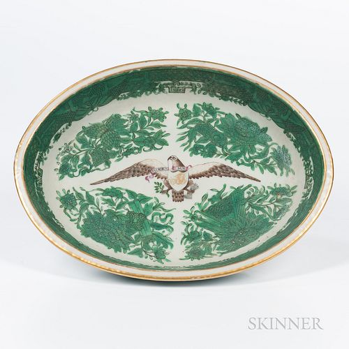 Small Green Fitz Hugh Export Porcelain Oval Serving Dish with Polychrome Eagle Decoration, China, 19th century, the oval form centering