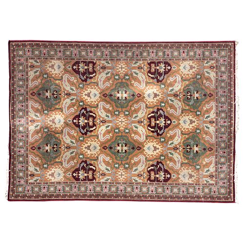 Tapete. Siglo XX. Estilo turcomano. Elaborado en fibras de lana y algodón. Decorado con motivos florales, vegetales y orgánicos.