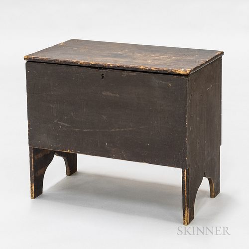 Country Painted Poplar Child's Blanket Chest, ht. 16 3/4, wd. 19 1/2, dp. 11 1/2 in.