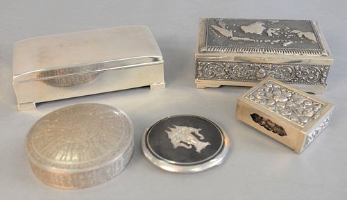 Five silver boxes, two with wood interiors, 36.5 t.oz. total weight.