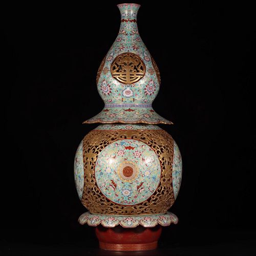 A Chinese Enamel Gilt-Inlaid Interlocking Lotus Floral Porcelain Reticulated Revolving  Gourd-Shaped Vase