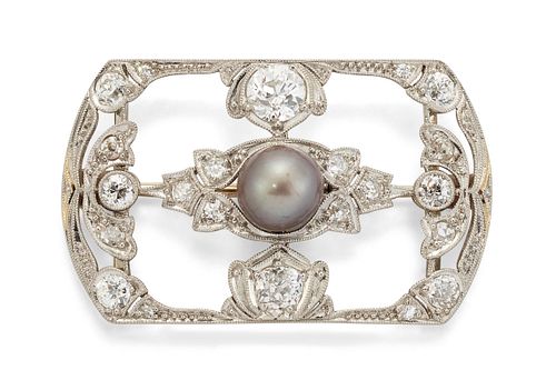 AN EARLY 20TH CENTURY DIAMOND AND CULTURED PEARL BROOCH, th