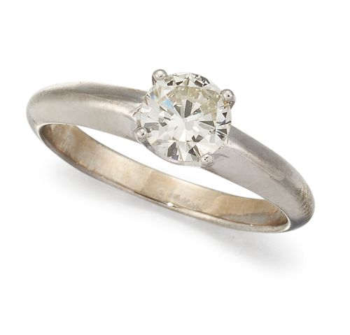 A DIAMOND SOLITAIRE RING, the round brilliant cut diamond, 