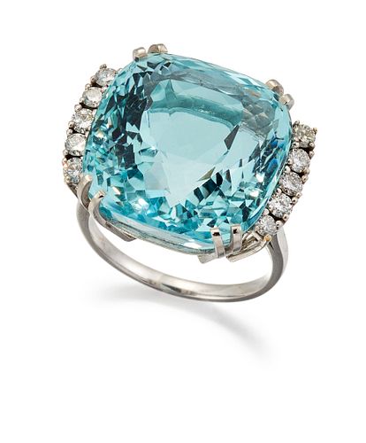 AN AQUAMARINE AND DIAMOND RING, the mixed cut aquamarine, e