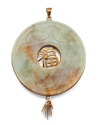 A CHINESE JADE AND GOLD BI STYLE PENDANT, the round jade pe