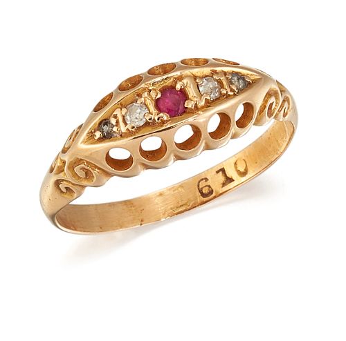 AN 18 CARAT GOLD RUBY AND DIAMOND RING, the small central r