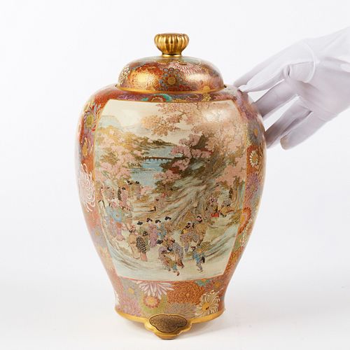 Large Japanese Meiji Satsuma Vase