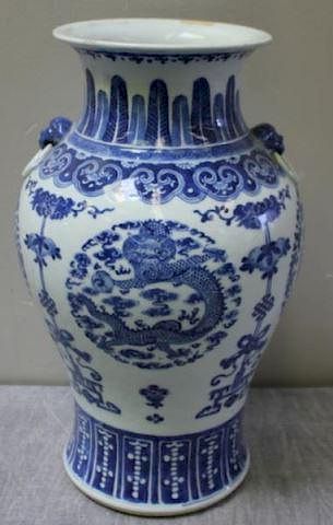 Blue and White Chinese Porcelain Vase.