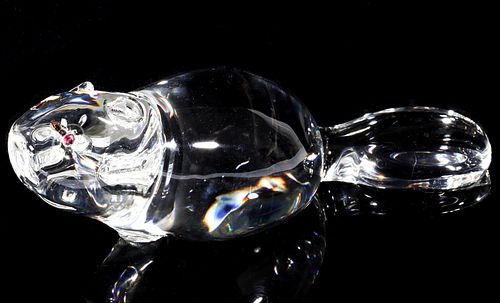 A STEUBEN ART GLASS CRYSTAL FIGURE OF A BEAVER