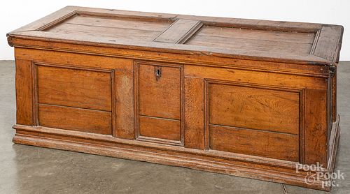 Continental oak blanket chest, early 18th c.