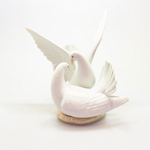 Lladro Porcelain Figure, Love Nest Doves 1006291