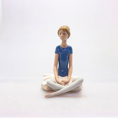 Lladro Porcelain Figurine, Beth 01001358