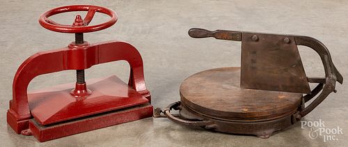 Mechanical cast iron cheese cutter