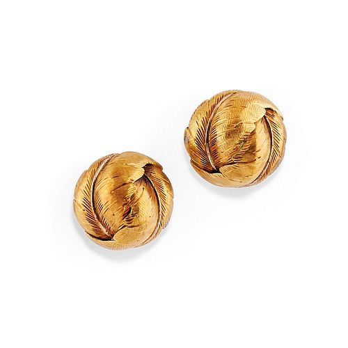 A 18K yellow gold earclips