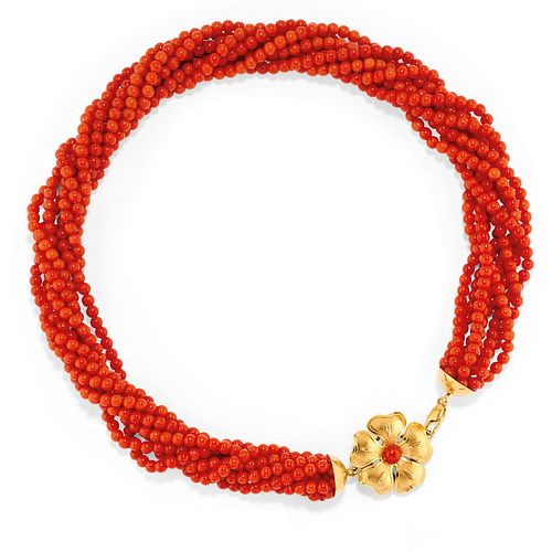 A 18K yellow gold and coral necklace