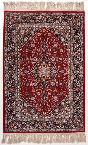 A FINELY KNOTTED LATE 20TH CENTURY PERSIAN RUG
