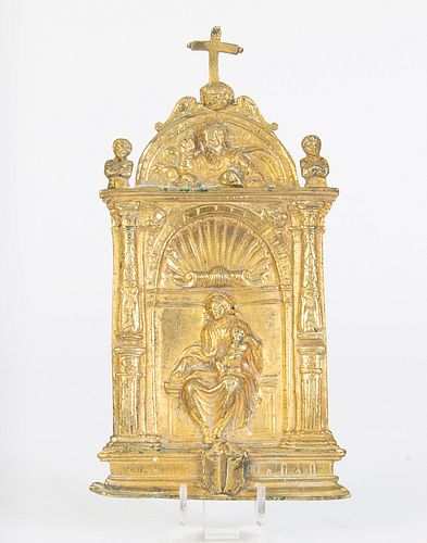 Portapaz en bronce con representación de Virgen con Niño.
