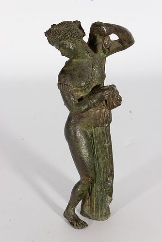 "Figura femenina clásica". Escultura en bronce. Italia, Grand Tour, siglo XIX.