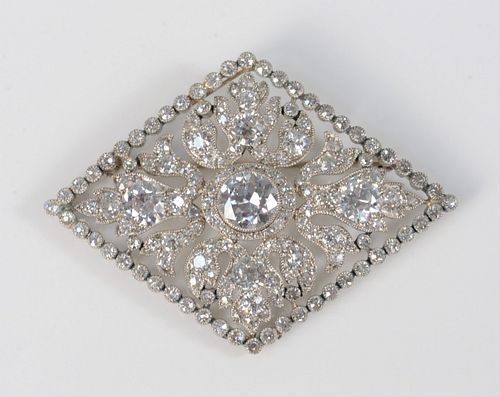 14 Karat White Gold Diamond Brooch
navette shape, outer frame is bezel set with fifty-two European full and single cut diamonds, four fleur-de-lis tri